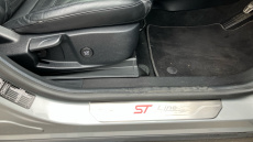 Ford Puma 1.0 EcoBoost Hybrid mHEV 155 ST-Line Vignale 5dr Petrol Hatchback